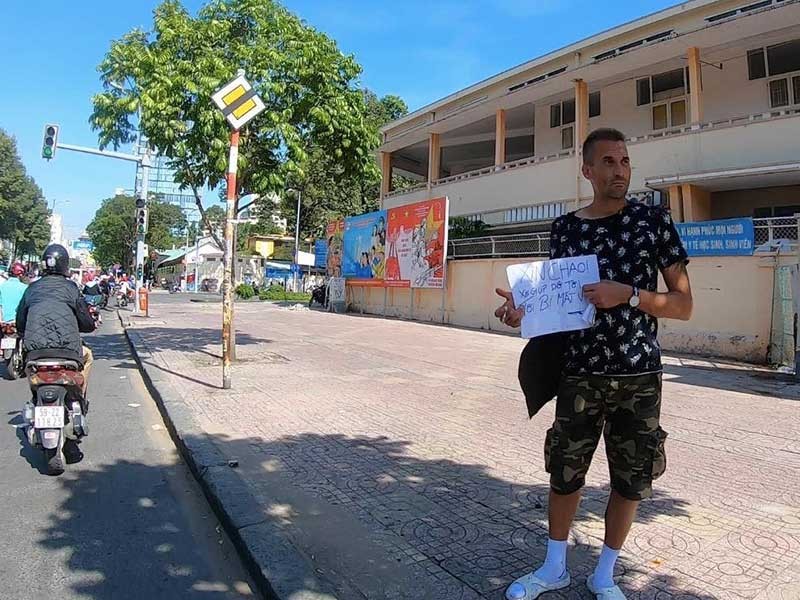 Rắc rối việc xử lý người nước ngoài ‘hành nghề’ ăn xin - ảnh 1