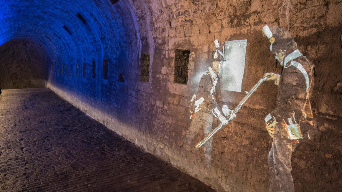 Les souterrains sont magnifiés par des éléments de scénographie qui replacent les lieux dans leur histoire. Avec des guides pour renforcer la « plongée » et la sécurité des visiteurs.