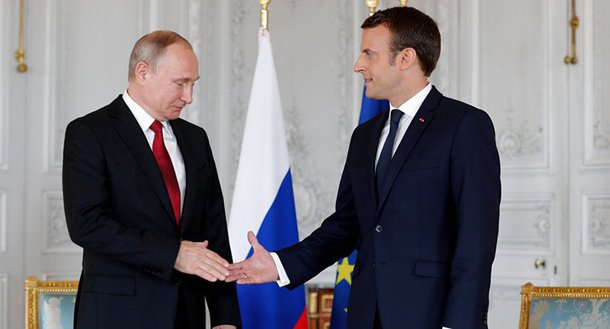 Putin diz a Macron que alcançará objetivos na Ucrânia “pela negociação ou pela guerra”