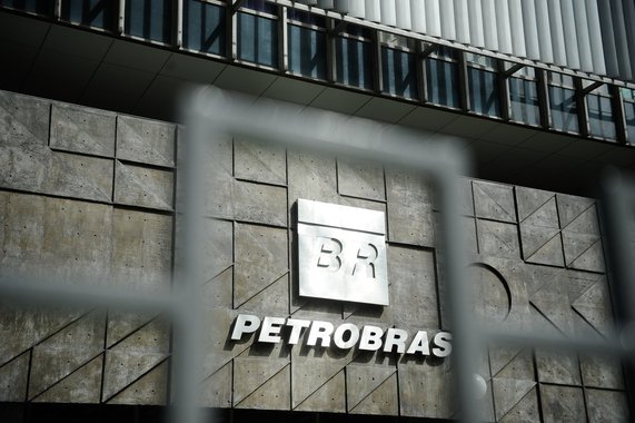Gestão da Petrobrás vende subsidiária a preço vil no apagar das luzes do governo Bolsonaro