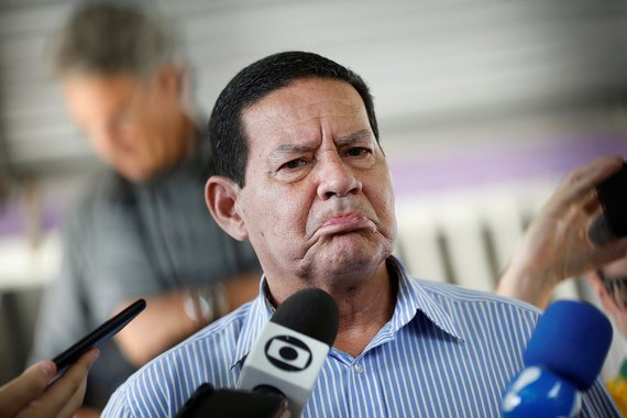 Ministros do Supremo consideram que Bolsonaro quer dar um golpe, mas Mourão minimiza