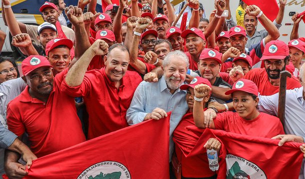 MST promete 5 mil comitês populares na campanha de Lula à Presidência da República