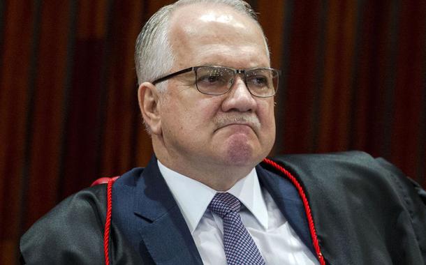 Ao se despedir do TSE, Fachin defende a democracia com mais um recado a Bolsonaro