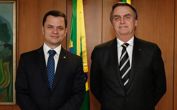 Ministro do TSE inclui minuta golpista em ação aberta contra Bolsonaro