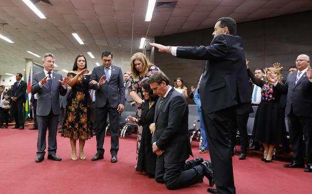 Incompetente, Bolsonaro diz que Brasil pode superar inflação e desemprego com orações