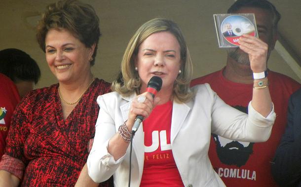 Gleisi Hoffmann rebate vice do PT e elogia Dilma: “merece respeito”