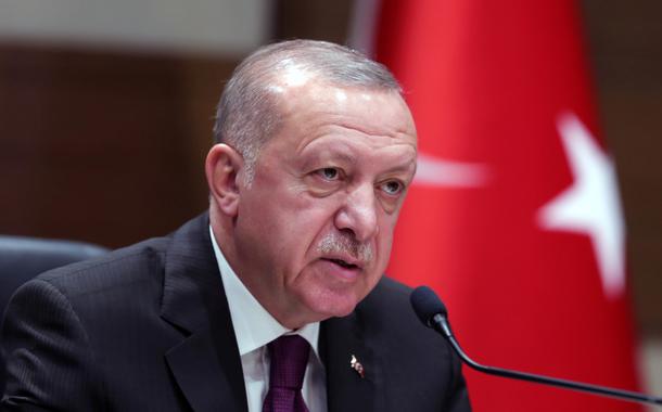 Erdogan liga para Putin e pede cessar-fogo
