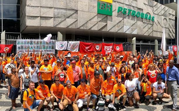 Petroleiros entram em estado de greve nacional em protesto contra a privatização da Petrobrás