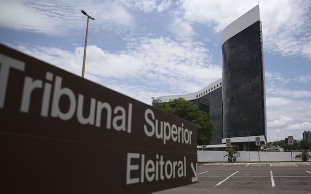 TSE suspende julgamento com 3 votos contra a cassação da chapa Bolsonaro-Mourão