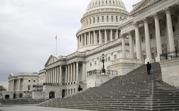 Republicanos se aproximam da maioria na Câmara dos EUA e Senado continua em disputa