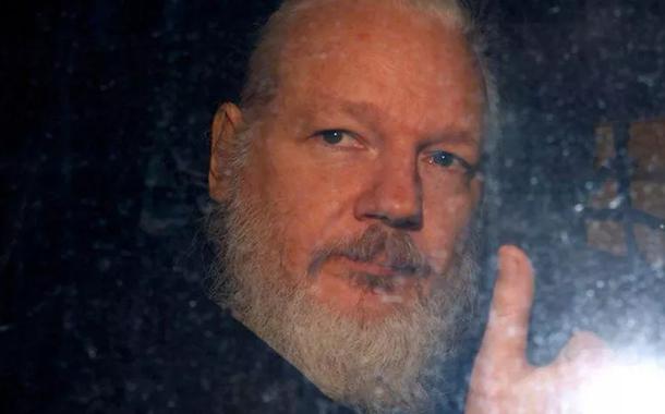 Jornalistas lançam no Brasil manifesto contra a extradição de Julian Assange