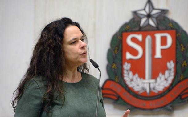 Depois de fazer o parecer do golpe de 2016, Janaina Paschoal assume a liderança da campanha antivacina