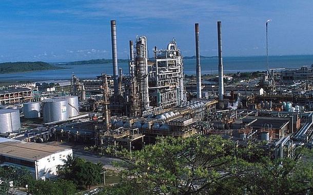 Donos da Refinaria Landulpho Alves, privatizada, decidem exportar e deixam navios sem combustível na Bahia