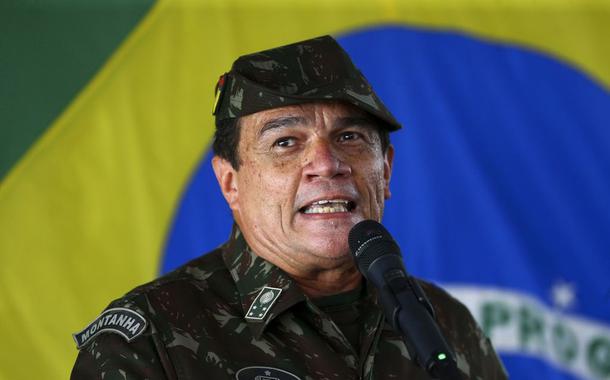 Bernardo Mello Franco: Bolsonaro e generais se unem em cerco ao Supremo