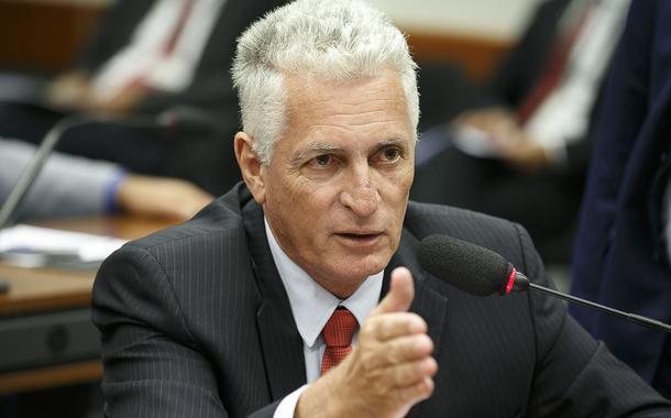 Deputado Rogério Correia vai propor CPI da propina paga a Jair Bolsonaro em diamantes