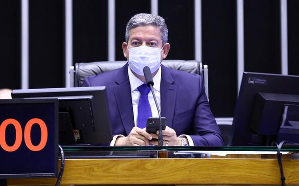 Arthur Lira volta a descartar impeachment de Bolsonaro e minimiza ameaça de golpe