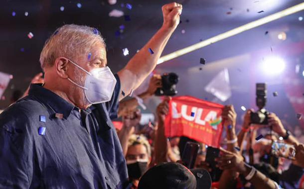 Lula tem 48% dos votos (56% dos válidos) e vence no primeiro turno, aponta pesquisa Genial Quaest