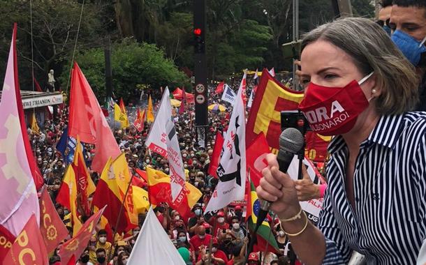 Gleisi diz que a linha do PT é clara: impeachment de Bolsonaro