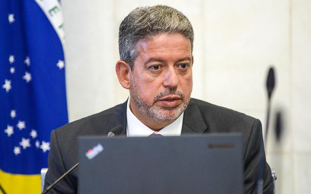 Deputado do PSOL denuncia que Arthur Lira está boicotando exibição do filme Marighella na Câmara