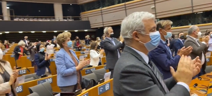 Lula é aplaudido de pé por eurodeputados após discurso no Parlamento Europeu