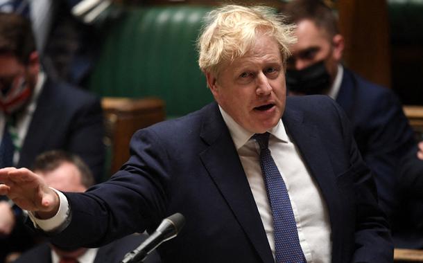 Boris Jonhson vence voto de confiança no Reino Unido e permanece no governo