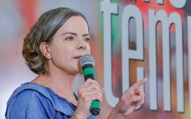 Instituições precisam reagir à violência de Bolsonaro, diz Gleisi
