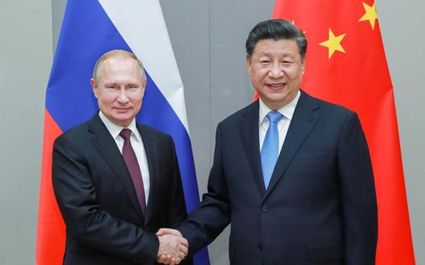 China pede calma para resolver conflito na Ucrânia e diz que amizade com Rússia é 