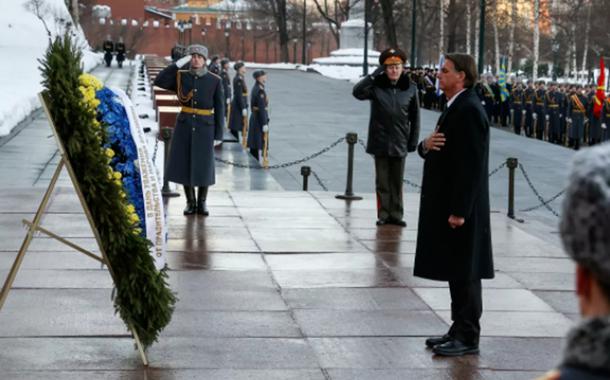Em Moscou, Bolsonaro presta homenagens ao Túmulo do Soldado Desconhecido, símbolo da União Soviética