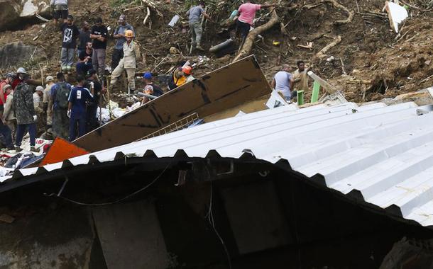 Total de mortos em Petrópolis sobe para 146; previsão é de chuva moderada a forte