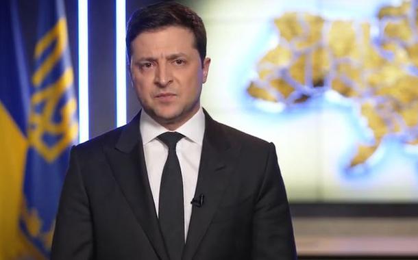 Zelensky exige que Rússia pare de bombardear Ucrânia para retomar negociações