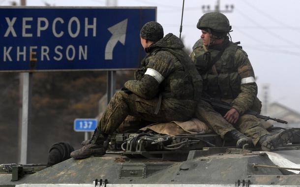 Rússia assume controle total da cidade ucraniana de Kherson