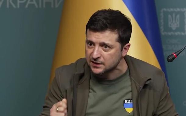 Zelensky nega ter saído da Ucrânia e diz que permanece em Kiev
