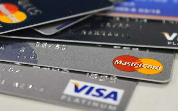 Visa e Mastercard suspendem operações na Rússia