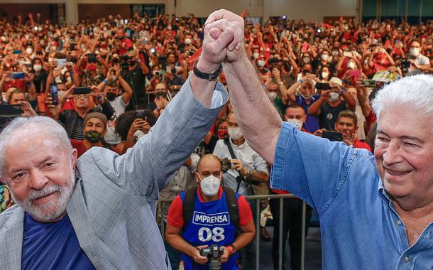 'Se preparem, o povo vai voltar a governar esse país', diz Lula em evento de filiação de Requião