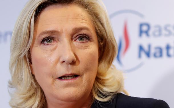 Marine Le Pen pede que 