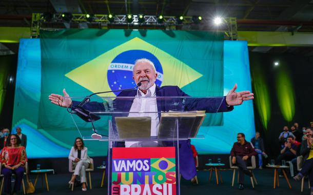 Eleitores de terceira via, intelectuais e professores declaram voto em Lula já no primeiro turno para derrotar o fascismo