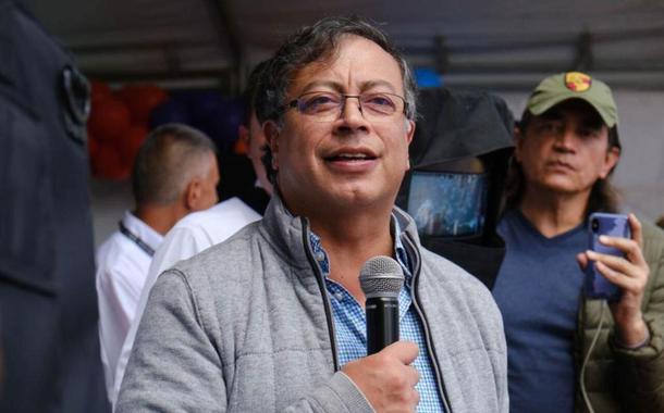 Quem é Gustavo Petro, o candidato progressista que venceu o primeiro turno na Colômbia