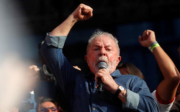 Lula: Brasil precisa discutir responsabilidade social e pagar a dívida que tem com o povo