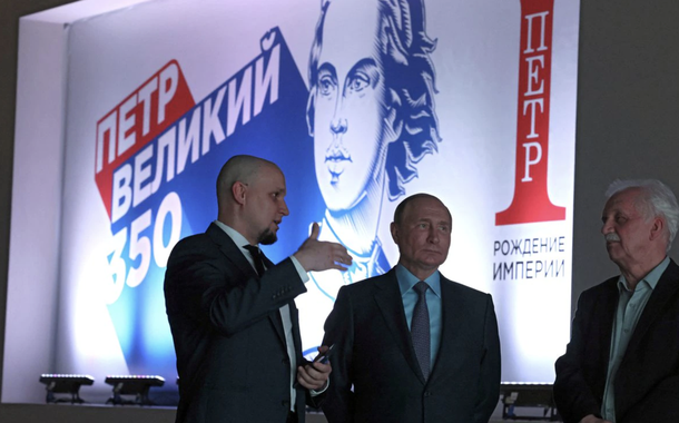 Putin celebra os 350 anos do czar Pedro, o Grande e compara seus feitos aos da Rússia atual