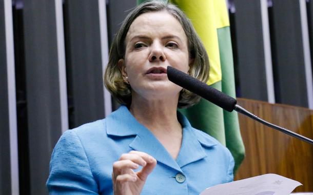 Gleisi: transição começa em 48 horas, independente da participação de Bolsonaro