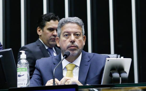 Arthur Lira se cala sobre crime de traição nacional cometido por Bolsonaro e comenta articulação do prefeito de Arapiraca