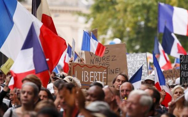 Decisão da União Europeia de reduzir consumo de gás gera revolta em franceses