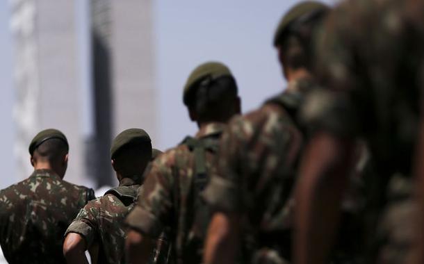 Após caos bolsonarista, brasileiros não confiam mais nos militares