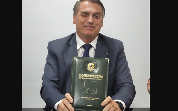 Bolsonaro diz que carta pela democracia foi 