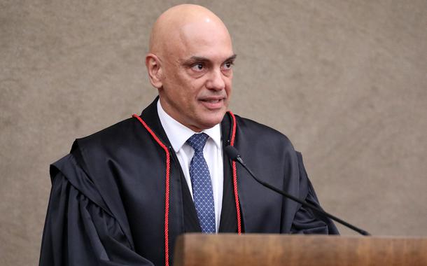 Moraes faz discurso duro e repleto de recados a Bolsonaro em posse como presidente do TSE