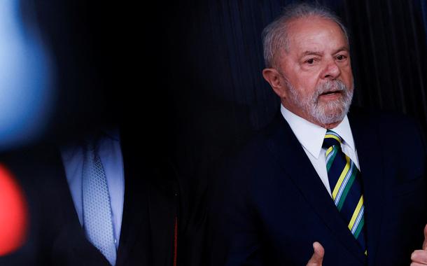 Lula pede ao TSE que retire do ar publicações de Eduardo Bolsonaro sobre fechamento de igrejas