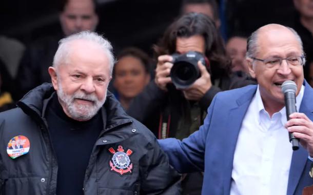 Lula abre 11 pontos de vantagem sobre Bolsonaro no Sudeste e mantém liderança folgada no Nordeste, segundo o Ipec