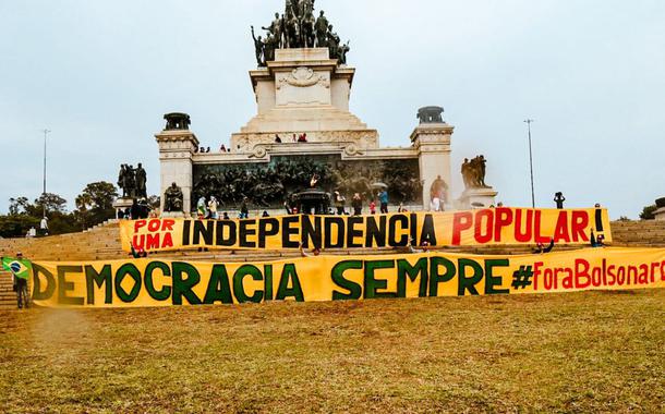 Movimentos sociais defendem 'independência popular' em protesto na reabertura do Museu do Ipiranga (vídeo)