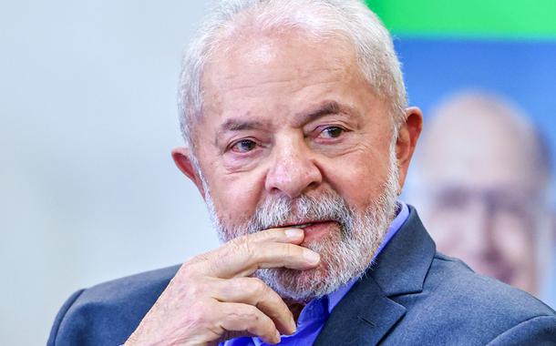 Campanha de Lula vai à Justiça contra disparo de mensagem golpista pró-Bolsonaro