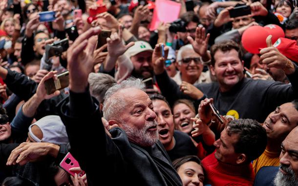 Agregador de pesquisas do Estadão aponta vitória de Lula com 52% dos votos válidos